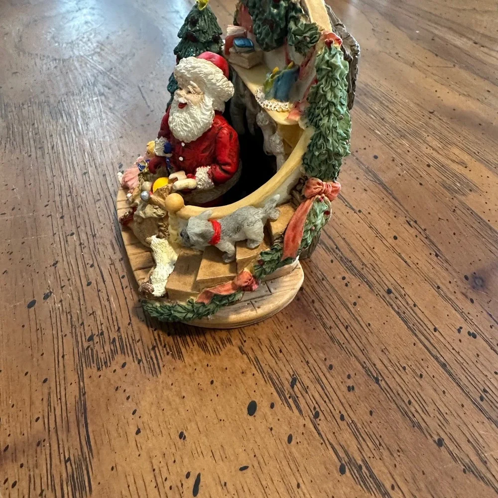Hallmark Keepsake Magic A Glimpse‎ of Santa Christmas Ornament Features Light